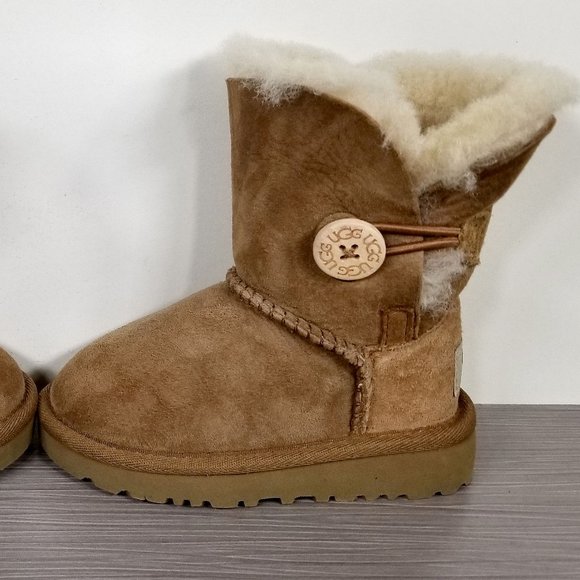 UGG Bailey Button II Kids Boot, Tan Suede, Toddlers Size 6 US / 22.5 - Picture 9 of 13